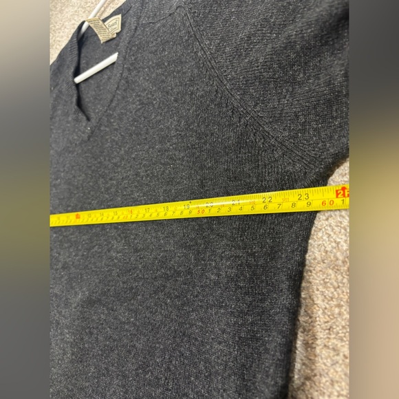 LL BEAN Men’s Large 100% Lambs Wool Sweater Gray V-Neck - Picture 4 of 6